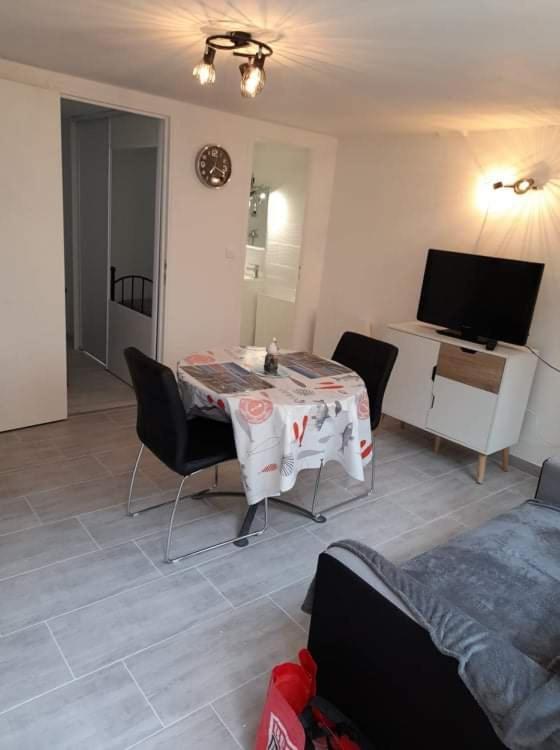 F2 Rdc Promo Cour Courseulles Sur Mer מראה חיצוני תמונה